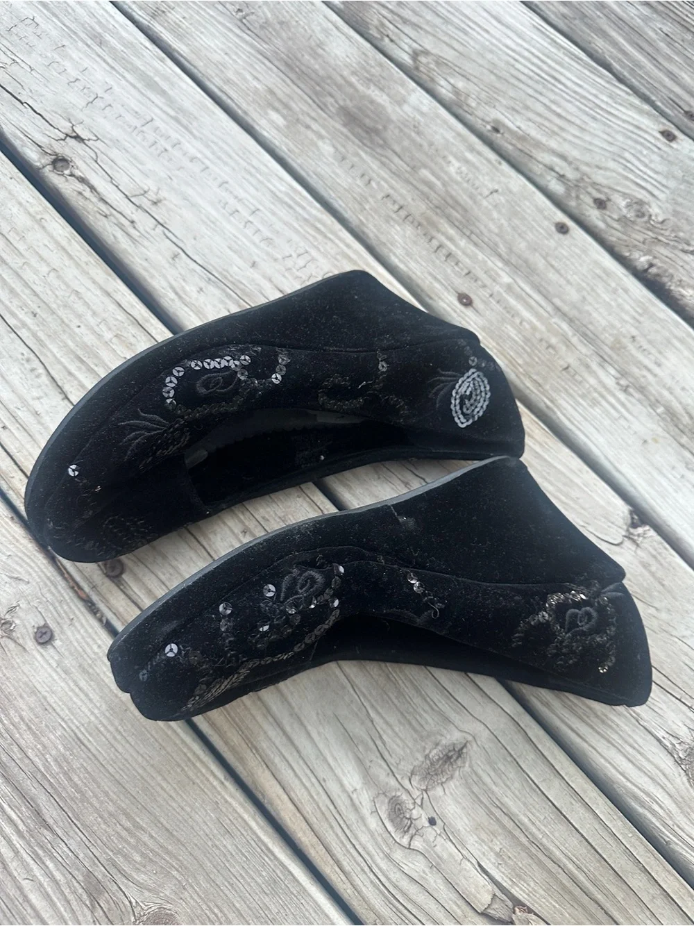 Vtg y2k baby me Black velvet wedge shoes with sequin details, Size 10